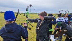 Read more about the article Íslandsmeistaramótið utandyra byrjaði í ofsaveðri en endaði í blíðu og nýtt þátttökumet á árinu á Íslandsmótum í meistaraflokki